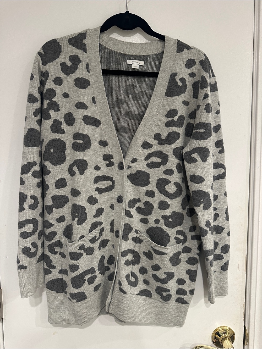 GUC Daily Ritual Gray Leopard Print V-Neck Cardigan Sweater - Size M